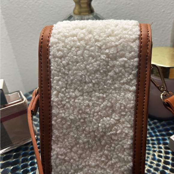 Anthropologie Sherpa cell phone cross body/waist bag - Picture 3 of 8